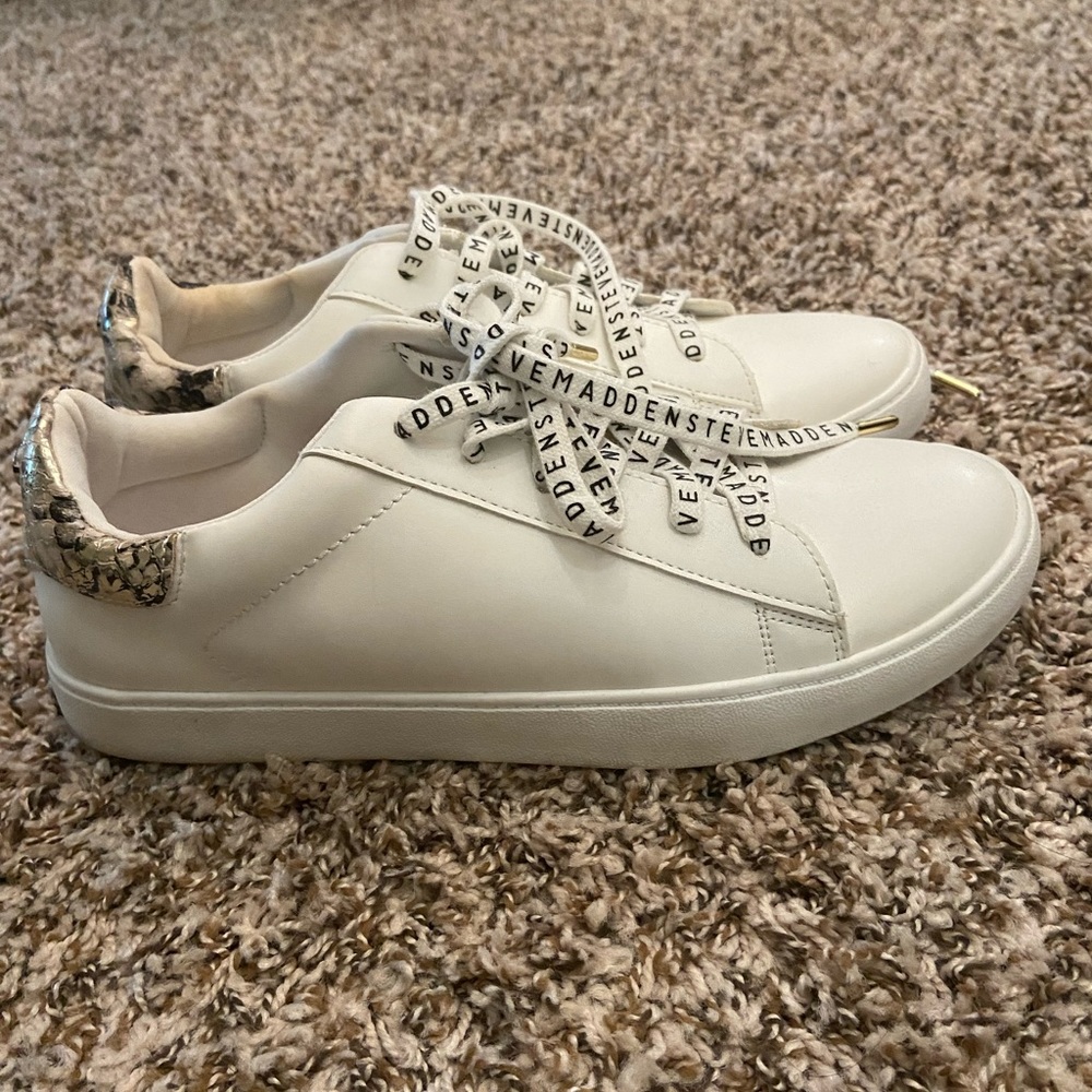 Steve Madden Sneakers.